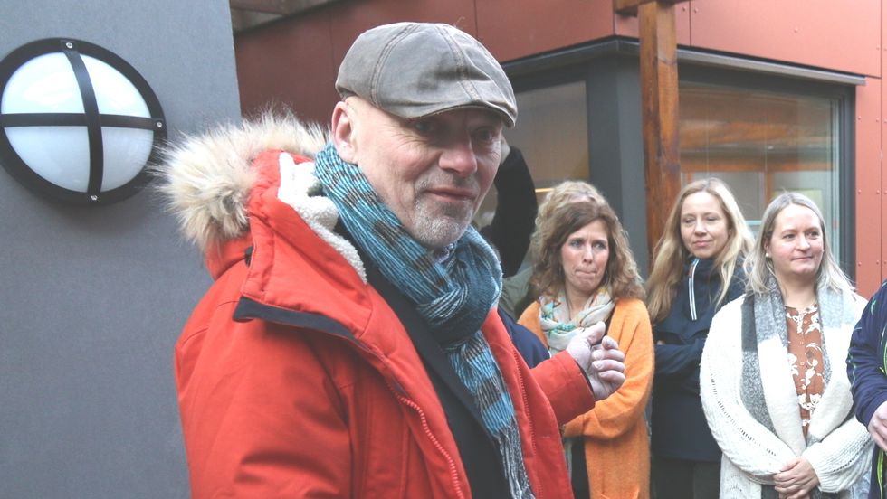 NØGD: Kommunedirektør Stig Stark Johansen fekk grunn til å smile når han såg søkjartala. 26 personar vil bli ny leiar i kommunen.