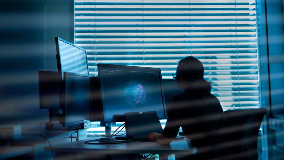 Eldre nettverk er ikke bygget for at alt skal være koblet til nett, og plutselig kan en usikret printer være inngangsporten til ondsinnede hackere som ønsker å tappe bedriften din for sensitiv informasjon, advarer Telenor – som selvsagt gjerne selger løsninger for å redusere risikoen.