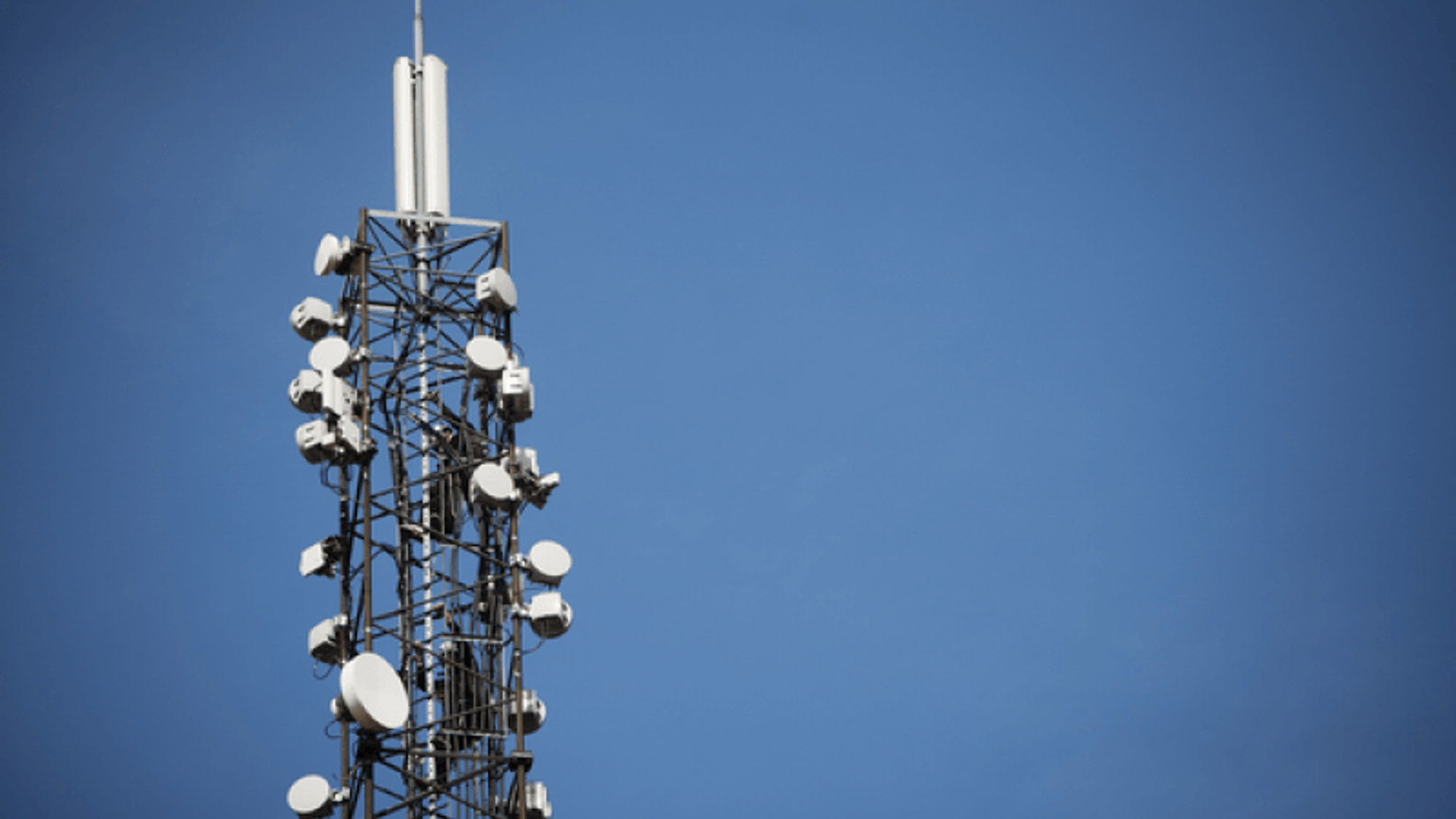 EU-kommisjonen foreslår å forlenge gjeldende regler for roaming i ti år fra neste sommer.