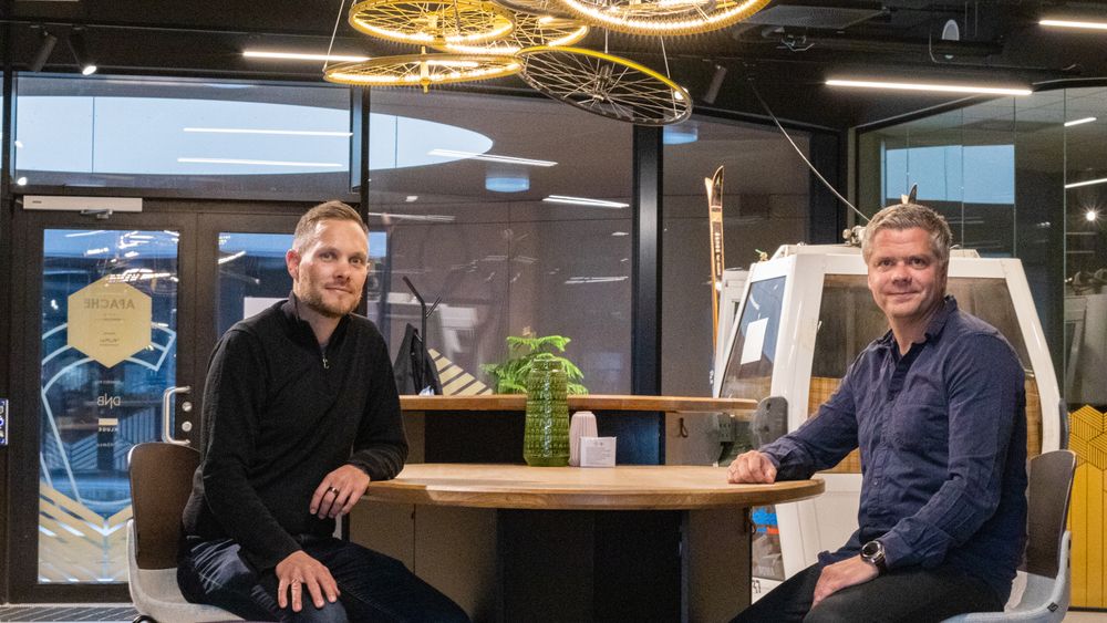 Daglig leder Helge Bjorland (t.v.) og salgsdirektør Jan Kristiansen i Globus AI. Siden i fjor har selskapet gått fra rundt 20 til over 40 ansatte.