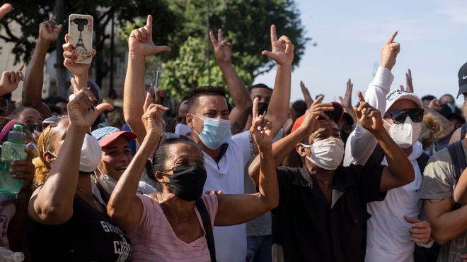 Cubanske myndigheter begrenset tirsdag tilgangen til flere sosiale medieplattformer i et forsøk på å kvele de enorme protestene i landet.