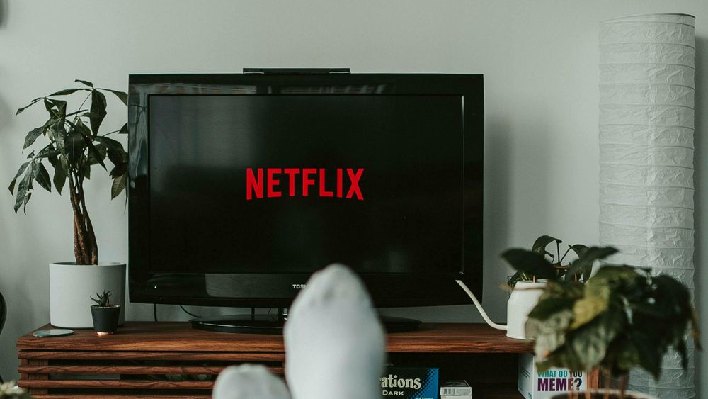 En film hjemme i sofaen med Netflix, eller en film på lerret i en kinosal?