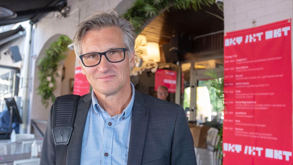 Direktør Bjørn Erik Thon i Datatilsynet mener det ikke bør overlates til hver enkelt kommune å gjøre en risikovurdering av Apple- og Google-bruk i skolen.