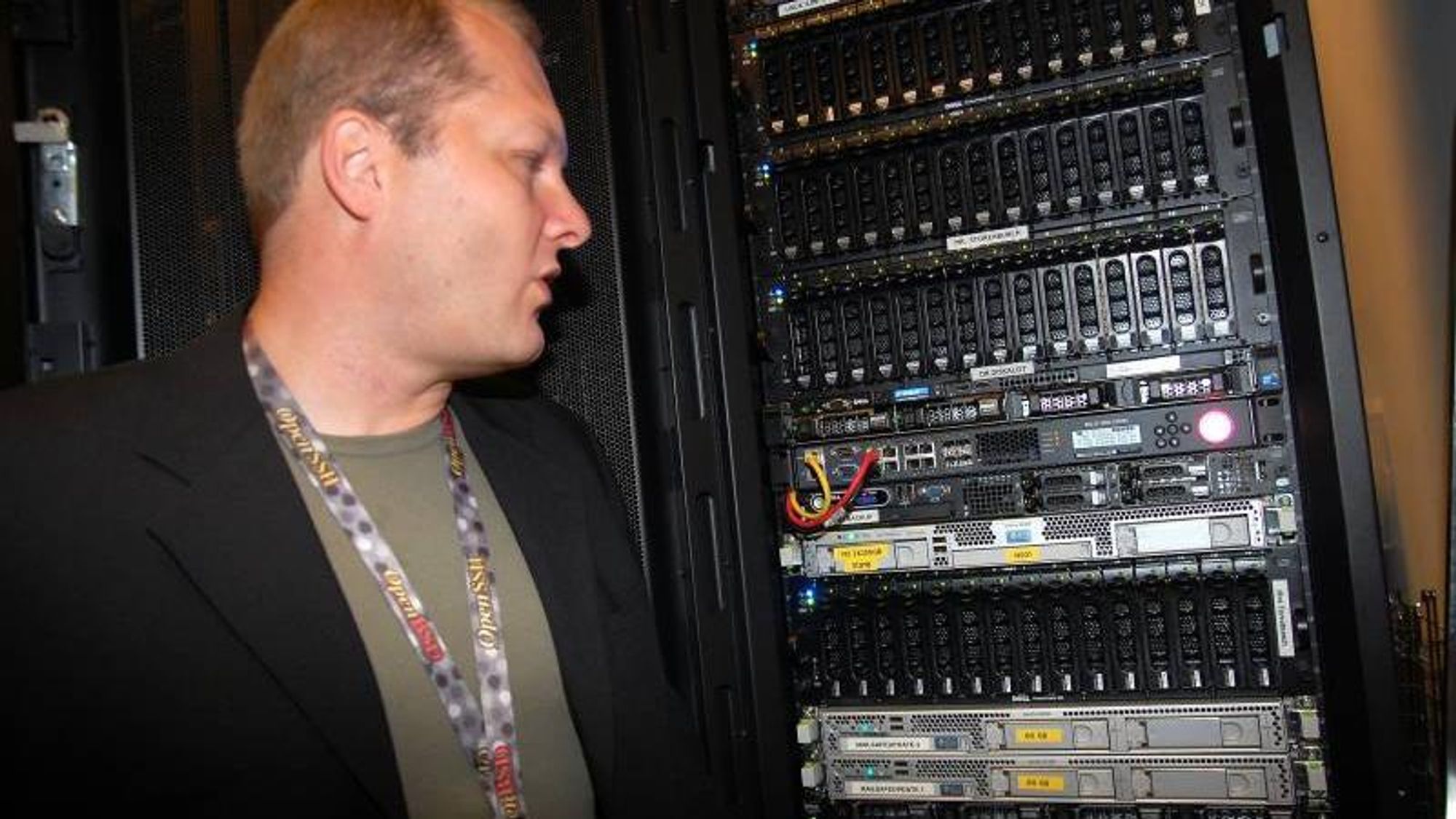 Henrik Kramselund Jereminsen er til daglig konsulent og underviser i IT-sikkerhet.