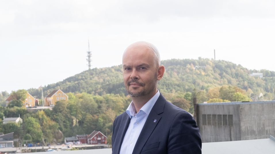 Frekvensdirektør John-Eivind Velure i Nasjonal kommunikasjonsmyndighet plundrer med å få en frekvens-kabal til å gå opp etter at Lyse kjøpte Ice og dermed har mer ressurser i 3,6 GHz-båndet enn frekvenstaket på 120 MHz under auksjonen.