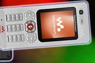 Sony Ericsson W880i går unna
