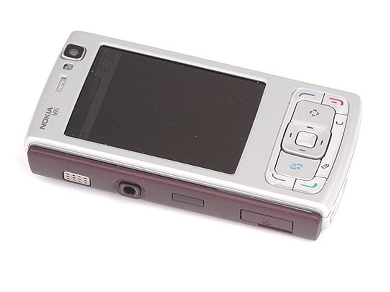 Nokia N95 er liten i forhold til innholdet.