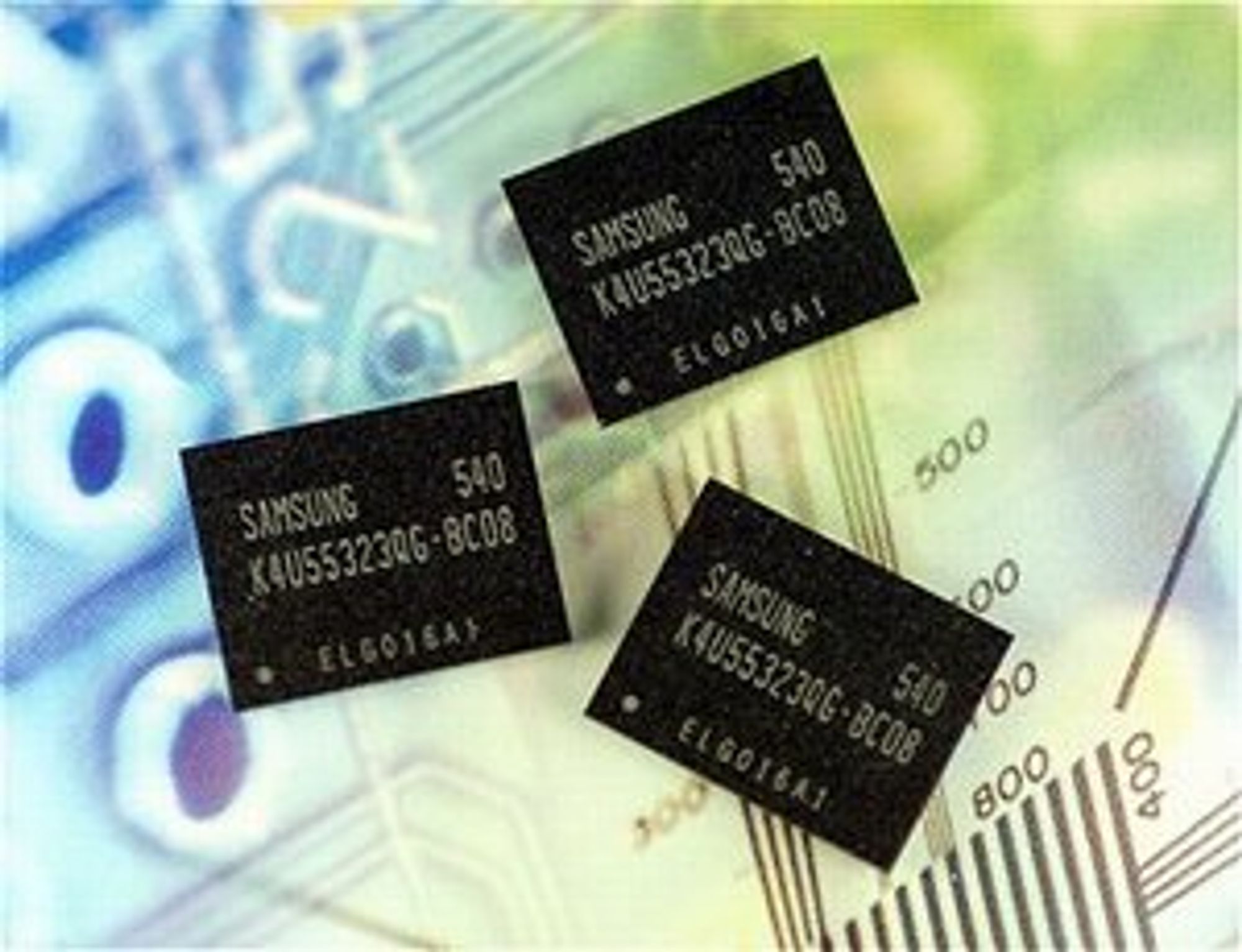 Bildet viser GDDR4-brikker fra Samsung