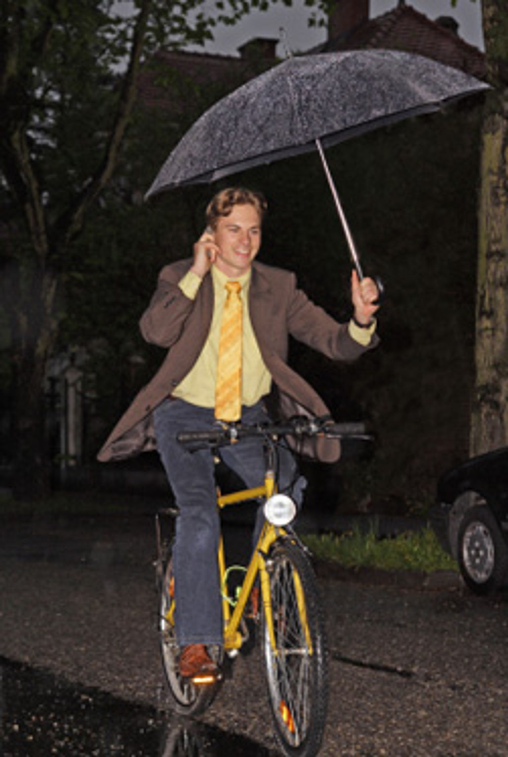 Bruker du mobilen slik, er det ikke sikkert den lever lenge. (Foto: iStockphoto / Dr. Christian Bernfeld)