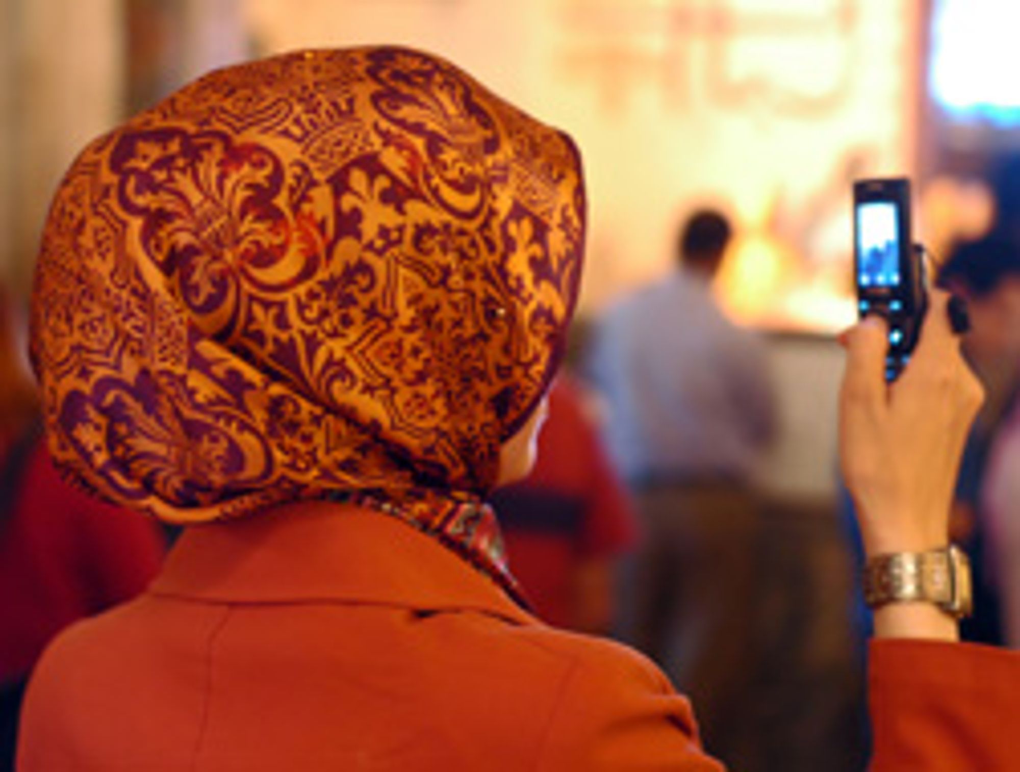 Det kan bli dyrt å sende intime bilder via mobilen i Iran. (Foto: Istockphoto / Matan Narkiss)
