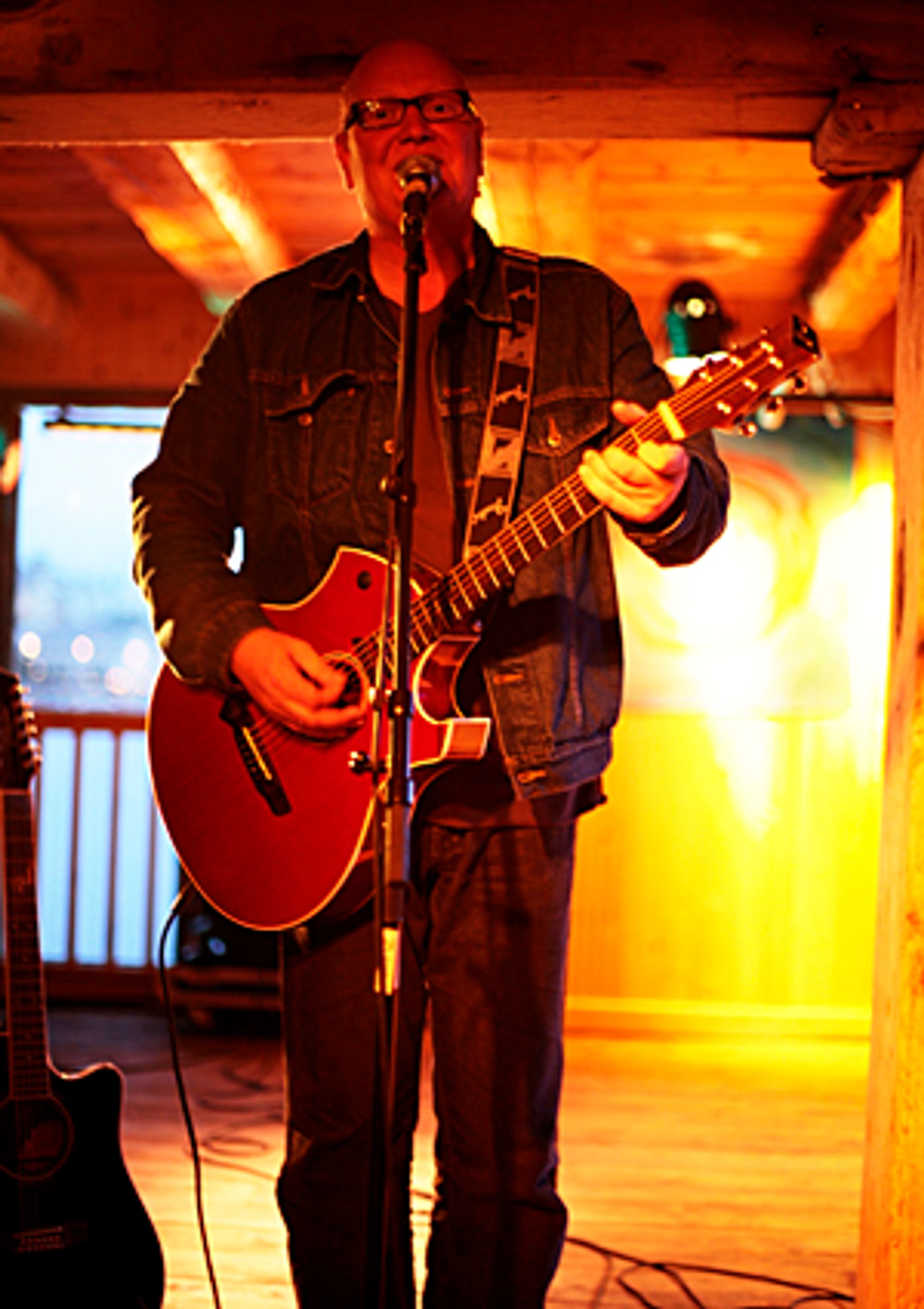 Frode underholder