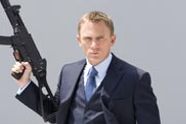 Bond l�rer action av Bourne