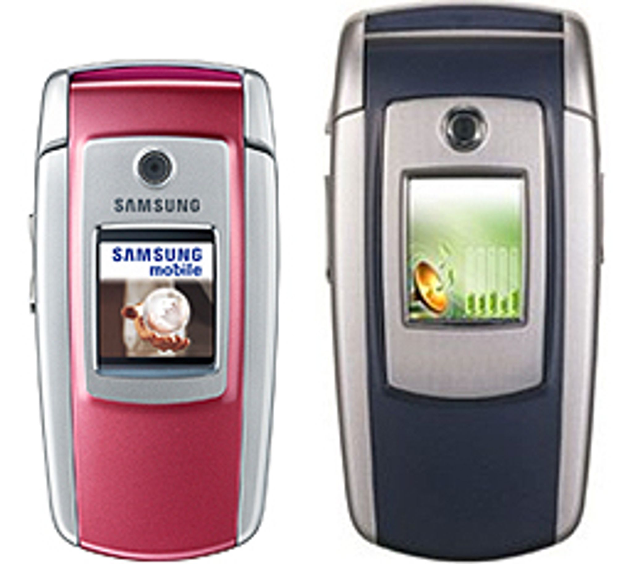 Samsung M300 (til venstre) er 1 cm kortere enn E700.