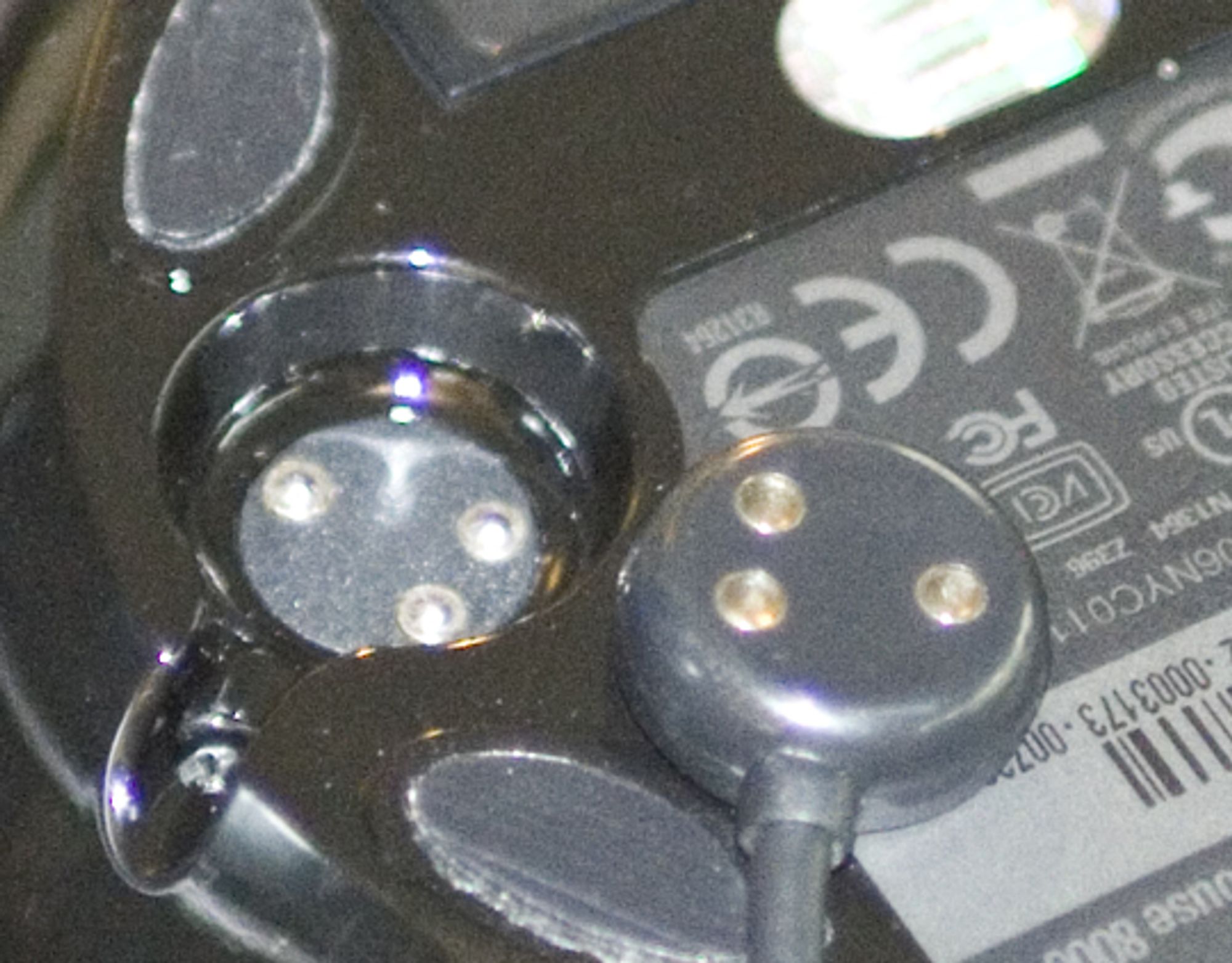 <em>Magnetfeste på Mobile Memory Mouse 8000</em>