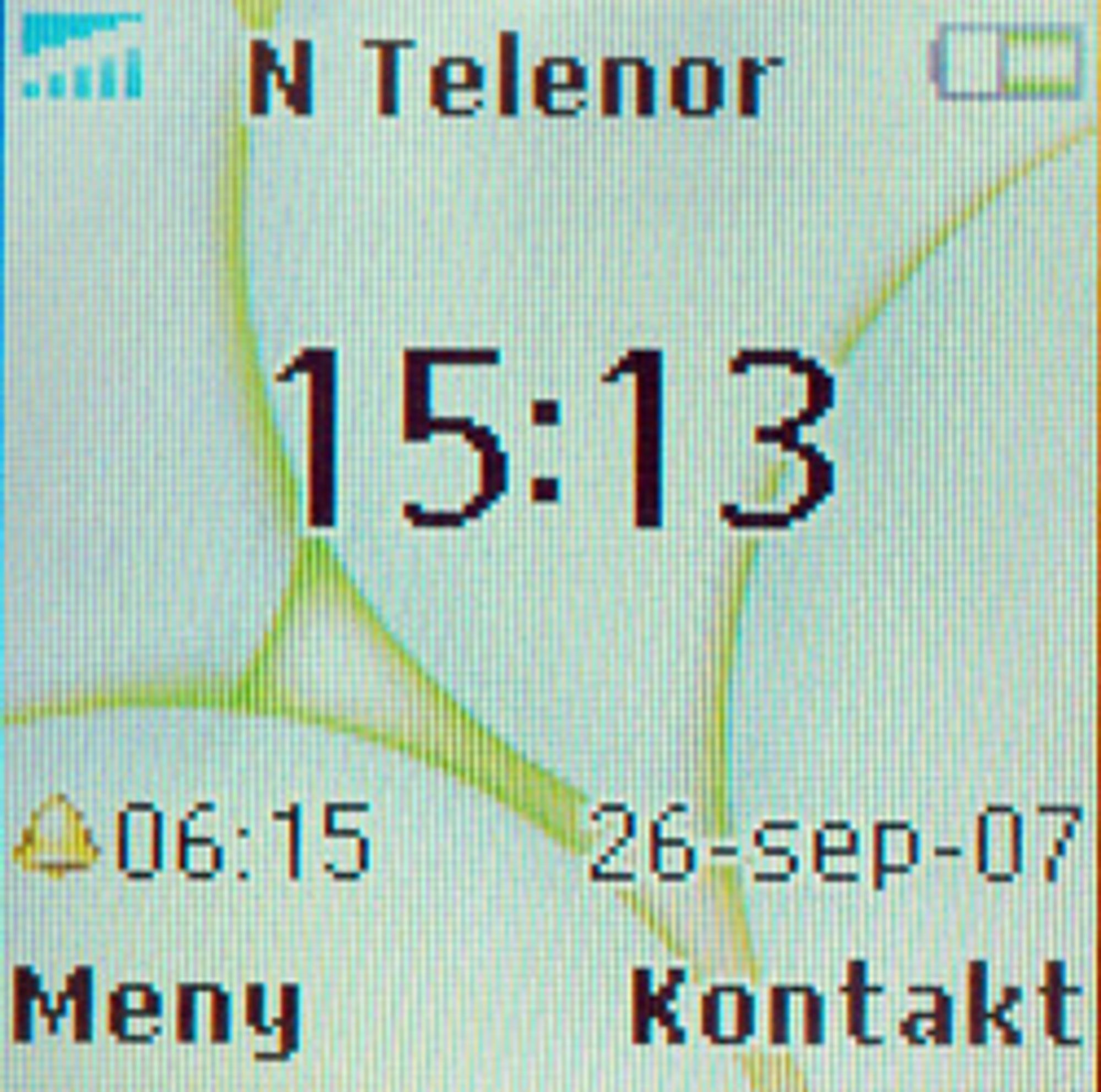 Klokken vises tydelig på skjermen.
