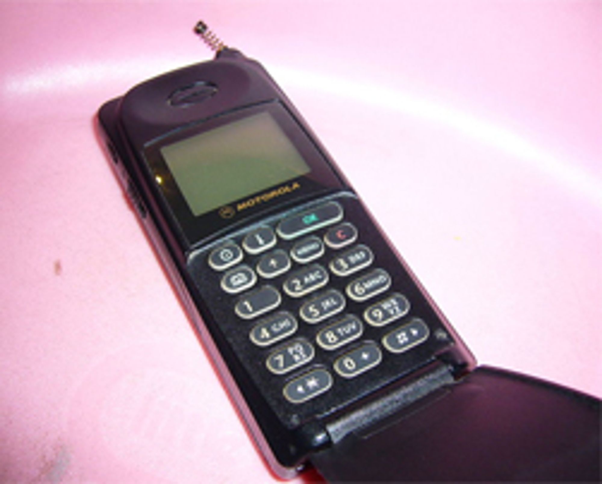 Motorola MicroTAC International 8700 var en sværing. (Foto: Wikimedia Commons)