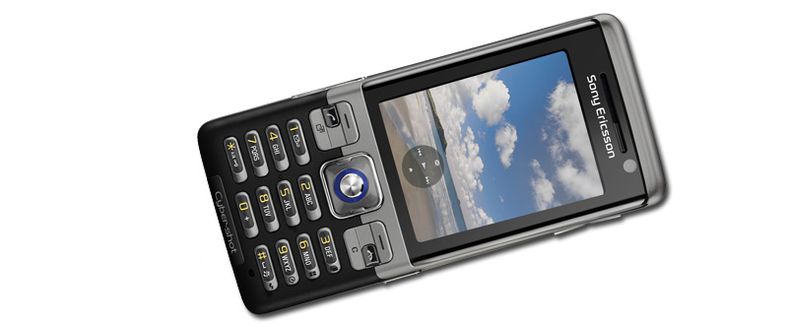 Sony Ericssons C702i tåler mer enn de fleste mobiler på markedet.