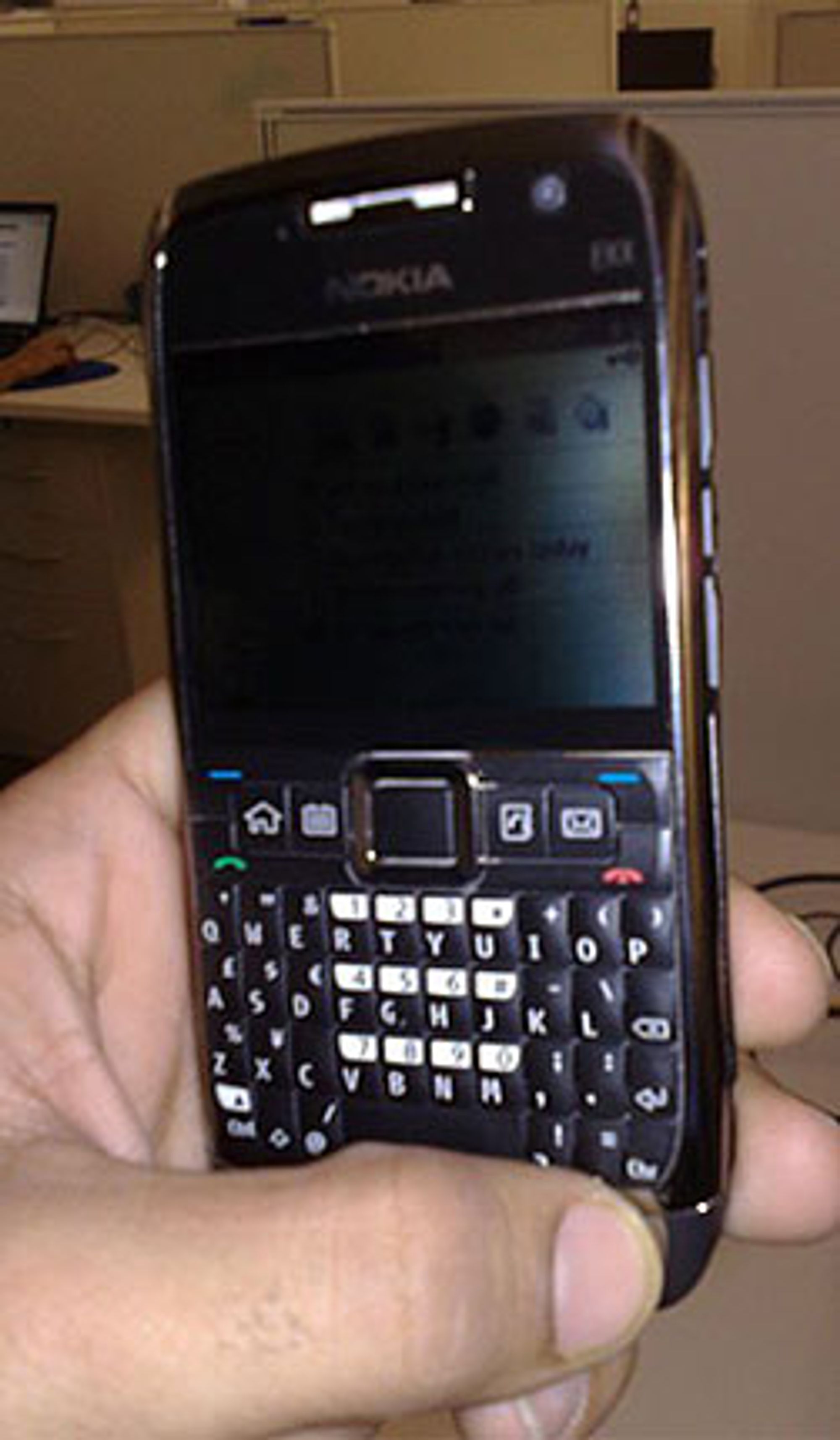 Dette bildet hevdes å vise Nokia E71 i levende live. (Foto: Ukjent)