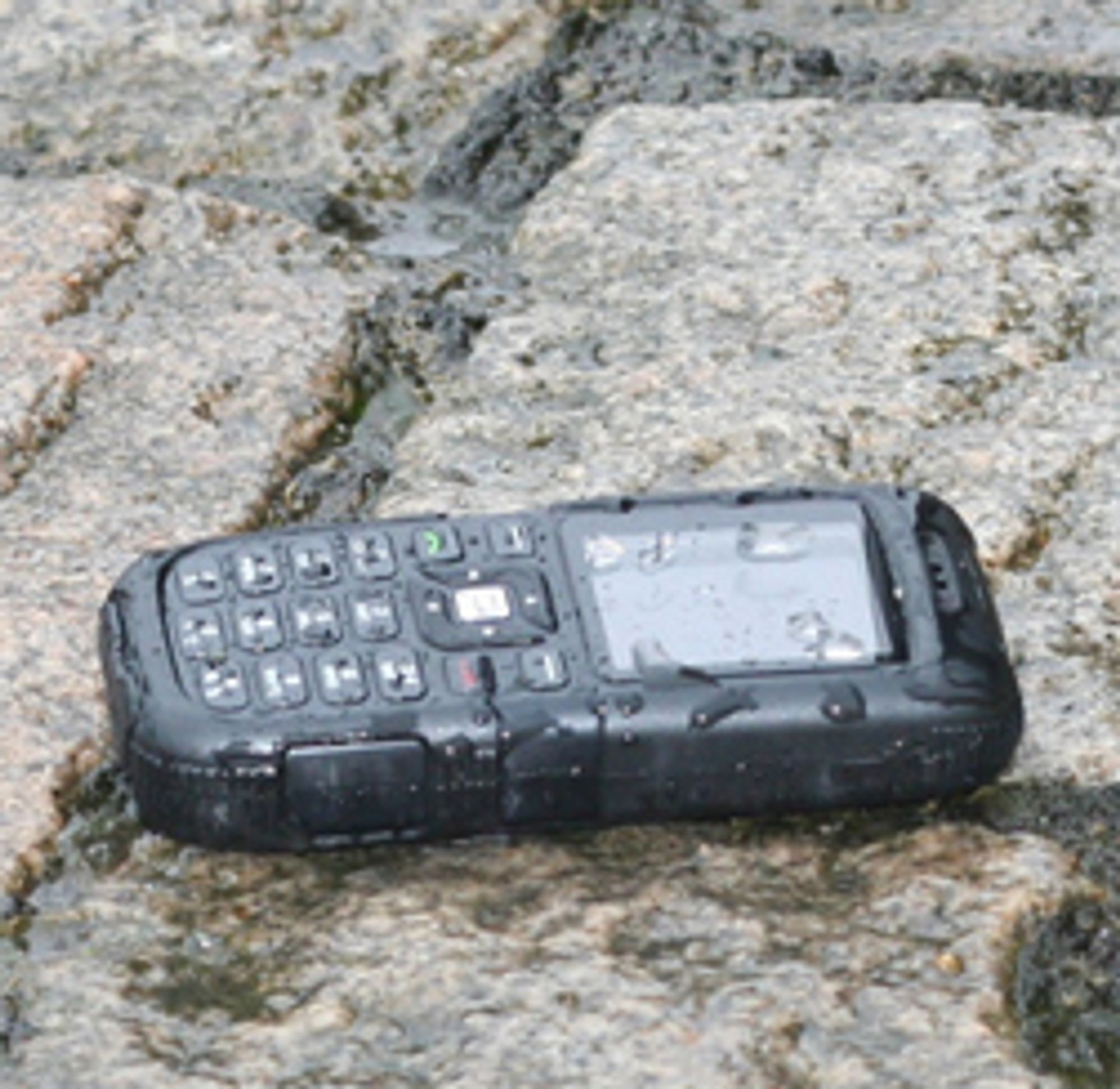 Sonim XP1 er sannsynligvis den tøffeste mobilen på markedet. (Foto: Marius S. Elvervåg)