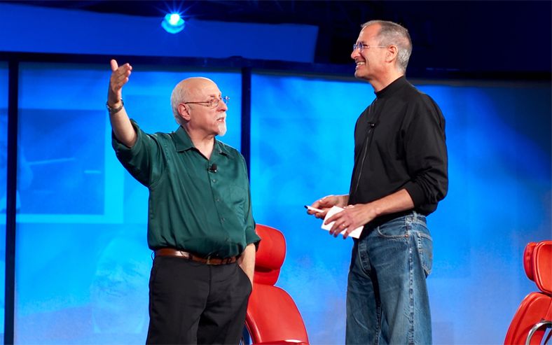 Walt Mossberg og Steve Jobs har en god tone. Nå hevder Mossberg å vite når 3G-Iphone kommer.