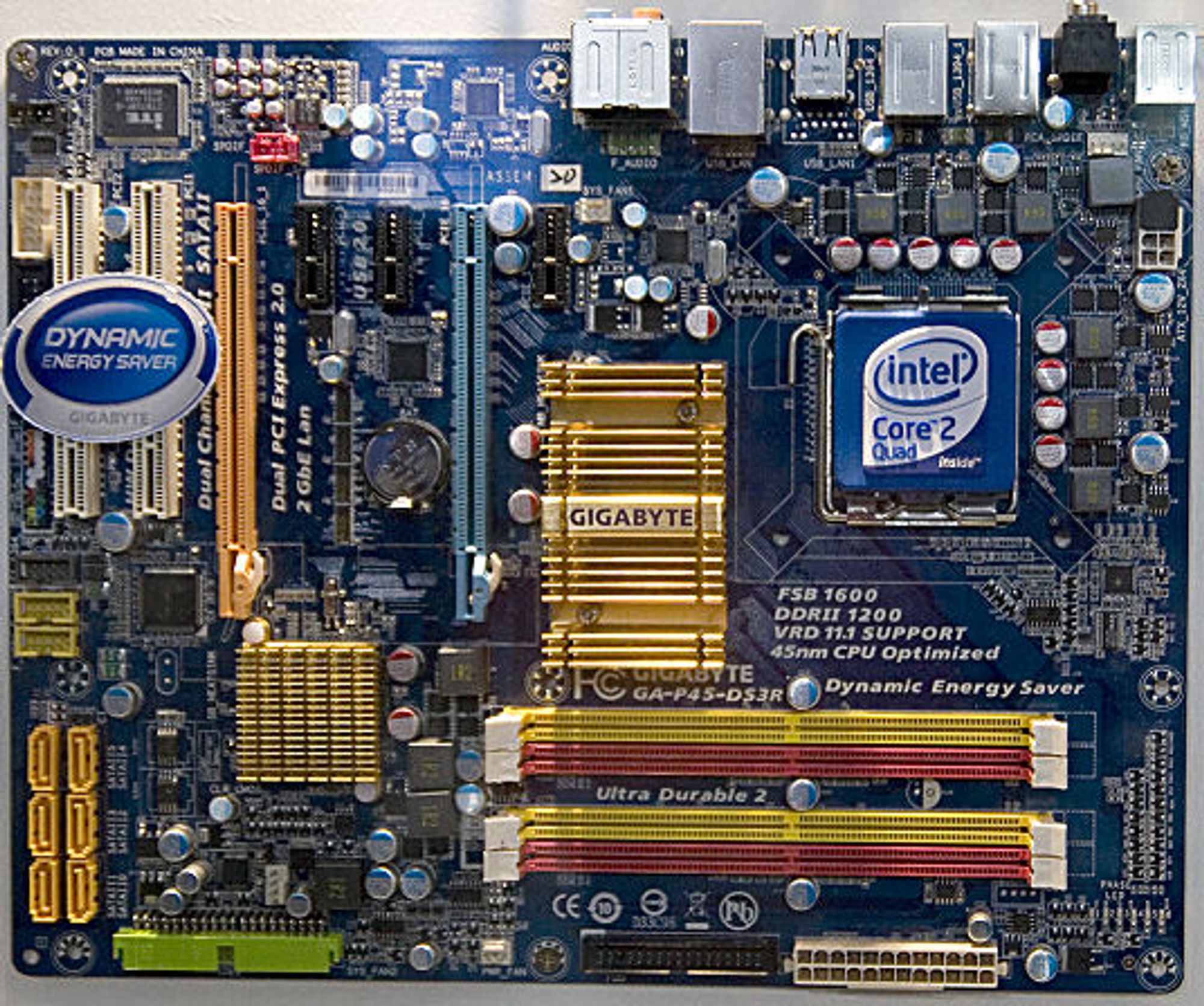Basert på P45: Gigabyte GA-P45-DS3R
