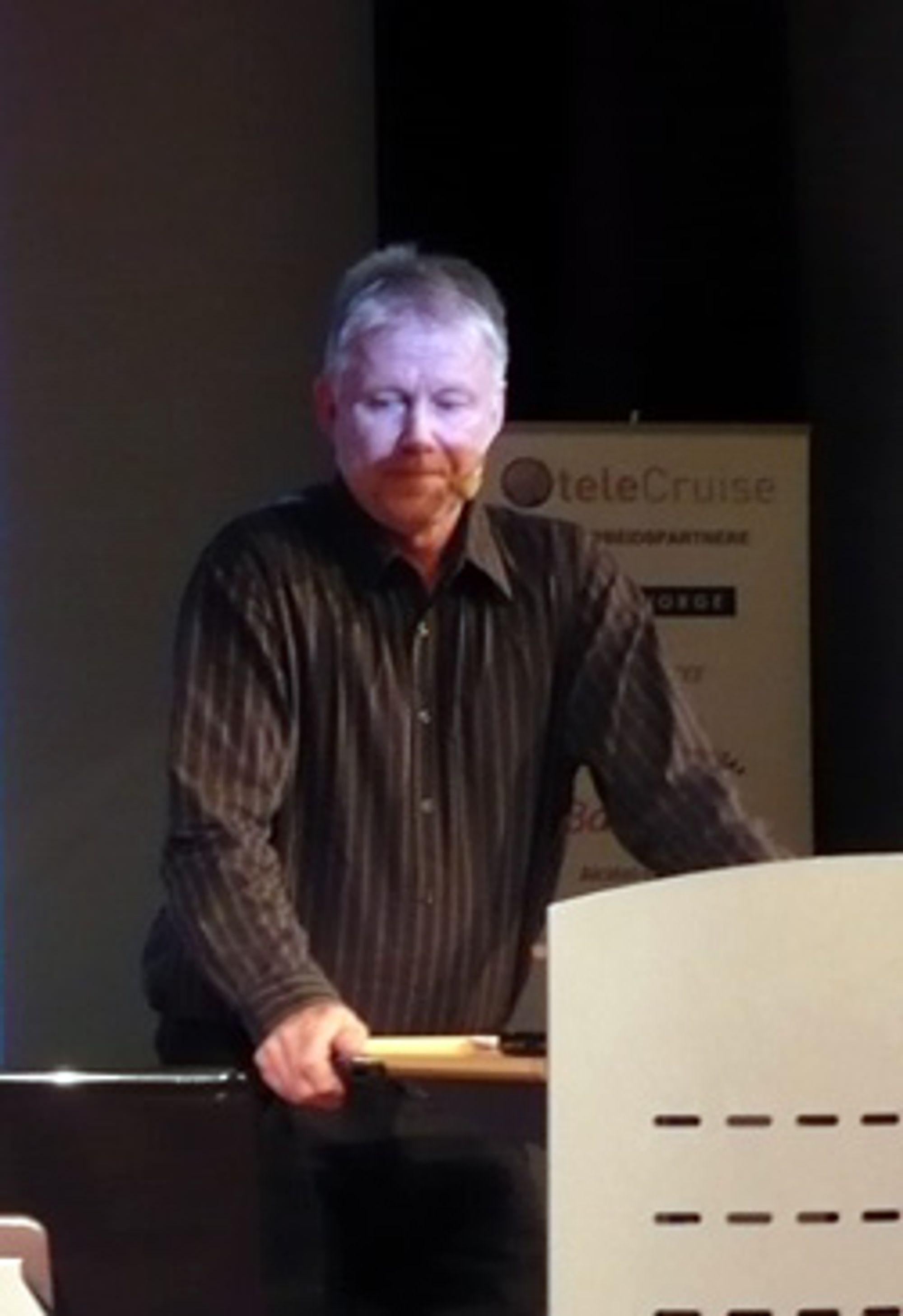 Arne Krokan, professor i NTNU, mener at aktørene må finne ut hva kundene egentlig skal betale for.