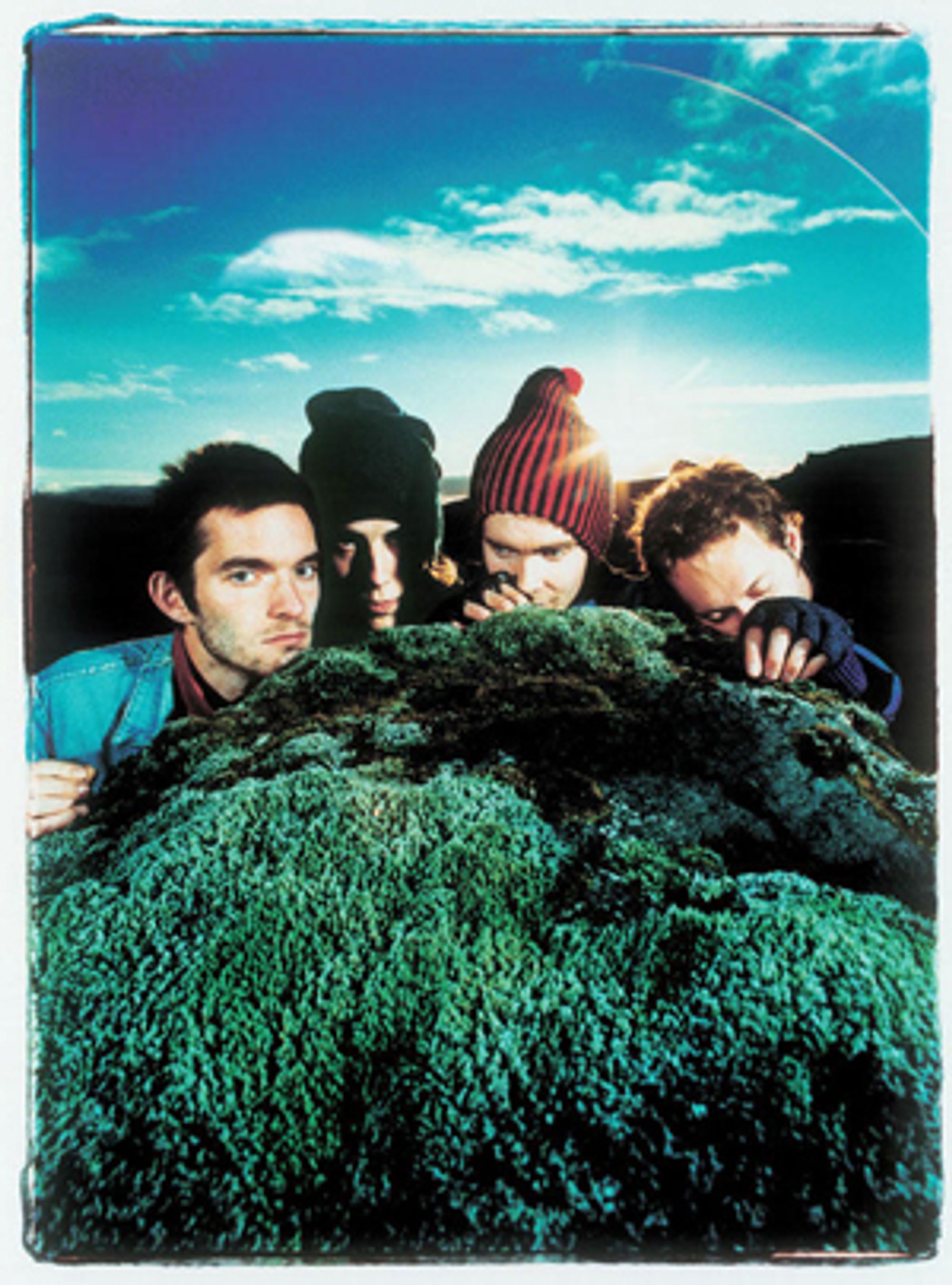 Fra det vakre island kommer et av de største post-rock bandene verden har å by på akkurat nå. (Sanger og gitarist Jónsi nr. to fra høyre)