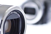 Les Canon HF100 vs. Panasonic SD9