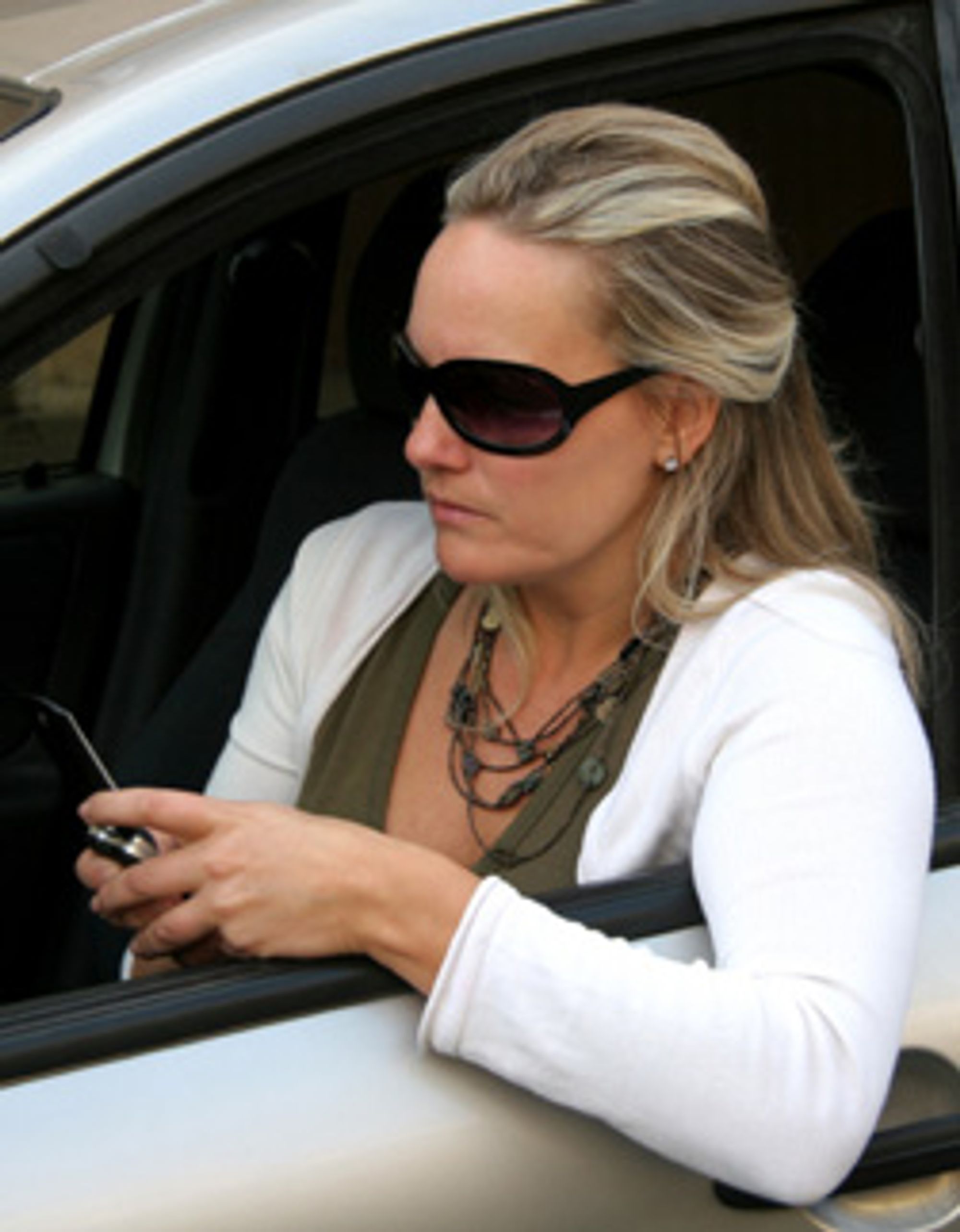 Bilkø eller ikke, LG får ikke lov til å bruke reklamen sin der mobilen ble brukt bak rattet. (Illustrasjonsbilde: Istockphoto / Luis Pedrosa)