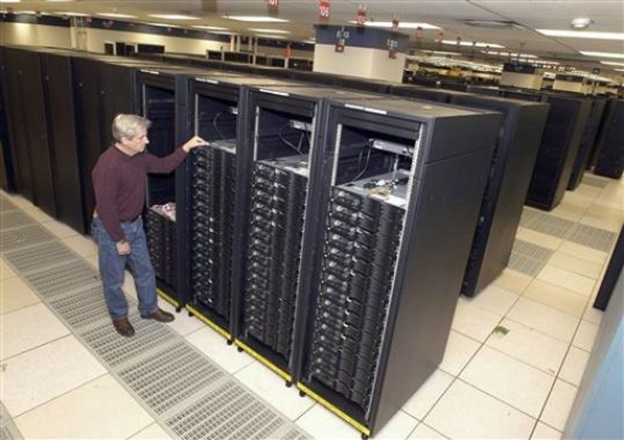 Roadrunner baseres bl.a. på standard System x 3755-modeller (AMD Opteron)