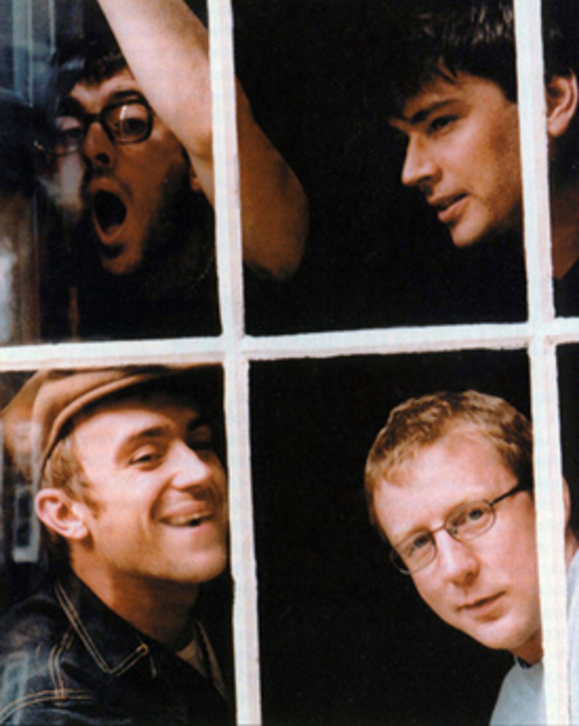 Et av de aller siste pressebildene tatt før Coxon forsvant ut av gruppen. Øverst fra venstre: Graham Coxon, Alex James, Damon Albarn og Dave Rowntree.