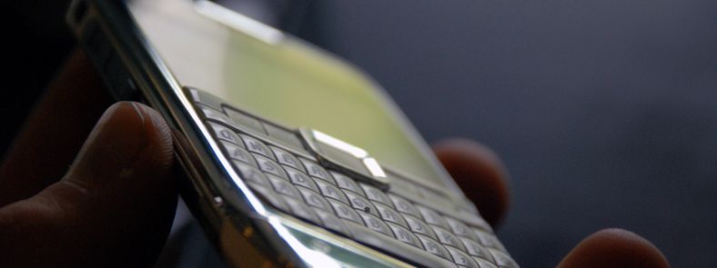 Nokia E71 er ikke særlig stor. 