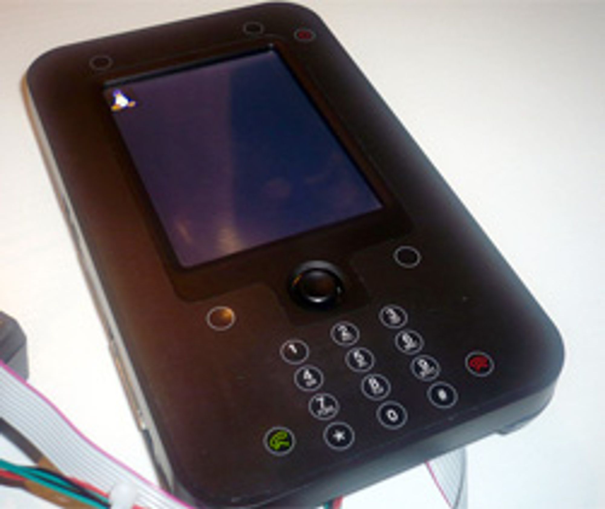 På denne mobilen fikk Amobil se på Android i februar, da operativsystemet fortsatt var under full utvikling. (Foto: Einar Eriksen)