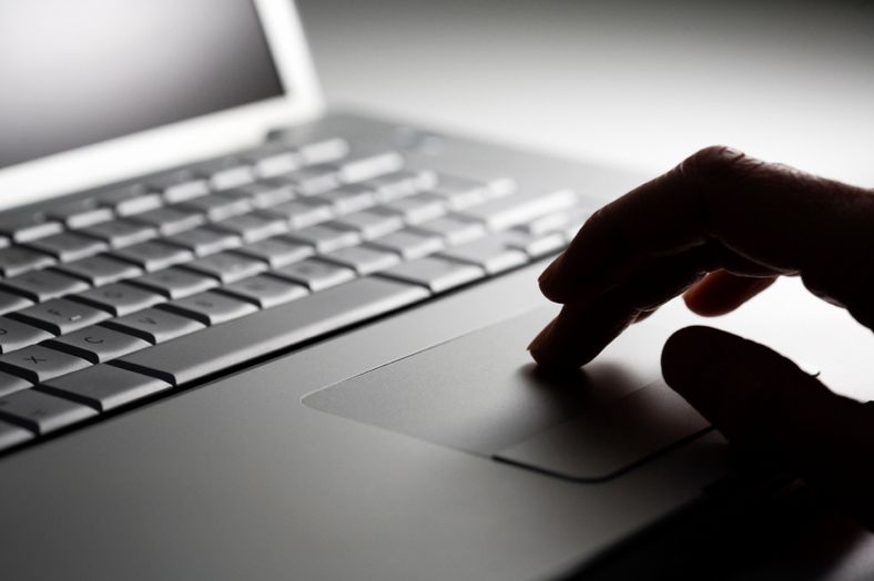 Mobiltelefonen sender laptop-en din på nett hvor som helst. 