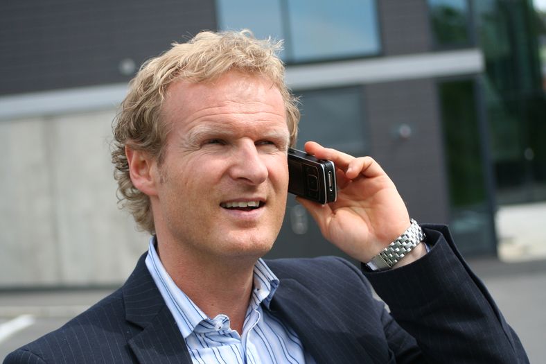 Tele2-sheriff og adm. dir. Haakon Dyrnes gir vekk 175 kroner i måneden.