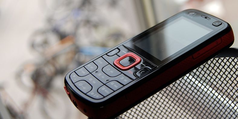Nokias 5320 fås i rødt, grønt og blått.
