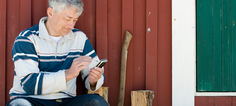 Å stemme via mobilen kan bety høyere valgoppslutningen, siden det blir lettere for flere.