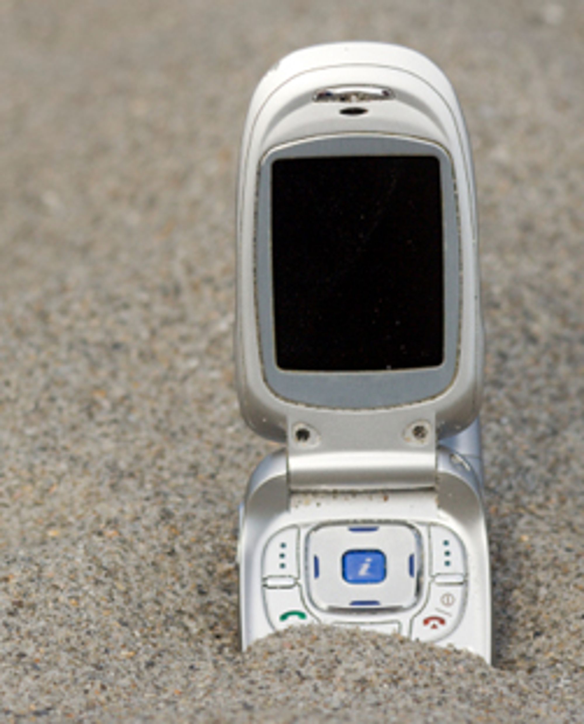 Ikke utsett mobilen for store mengder støv.