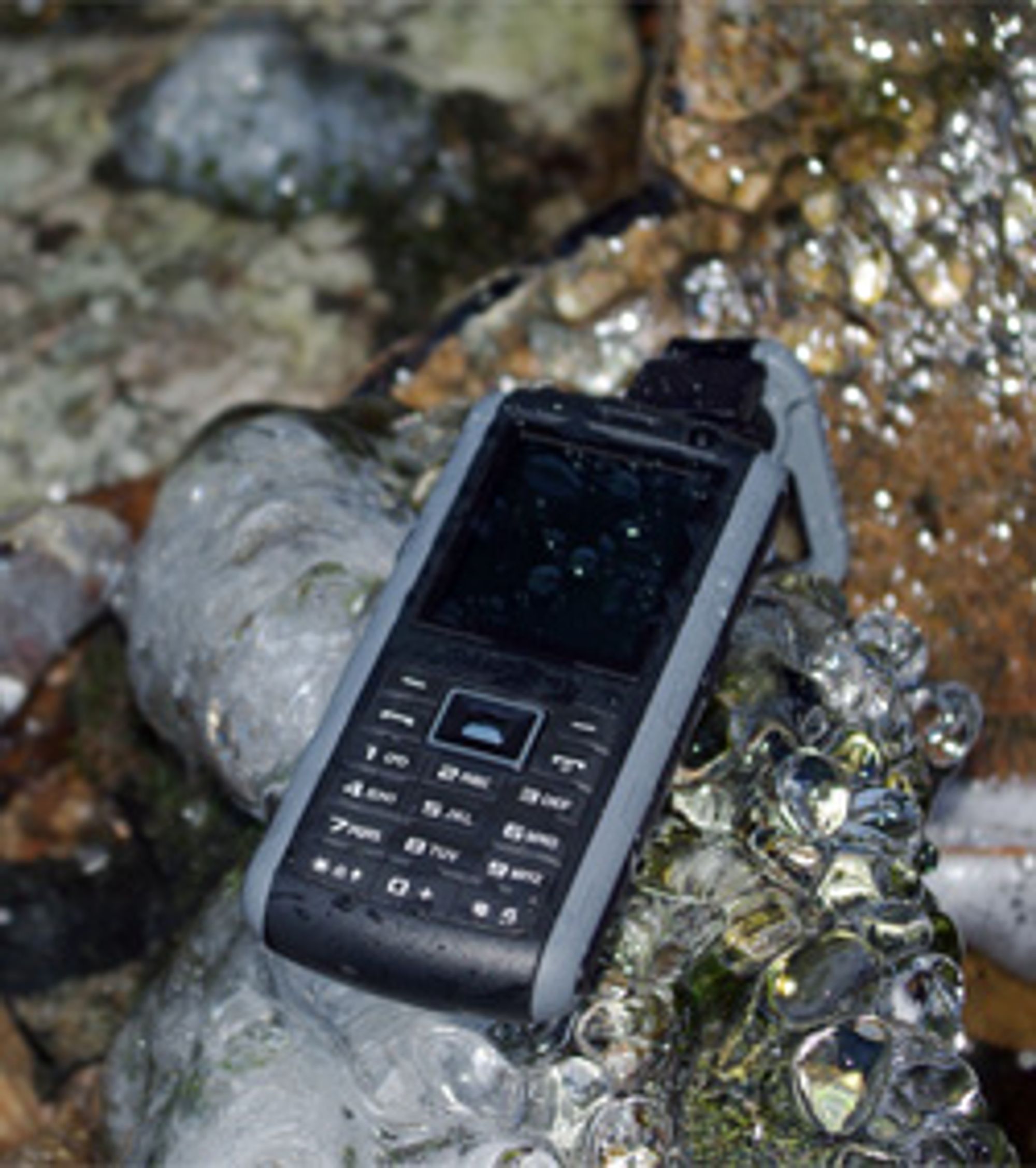 Samsung B2700 tåler mer enn de fleste mobiler. (Foto: Einar Eriksen)