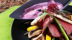 Dagens rett: Reinsdyrfilet med bl�b�rkrem