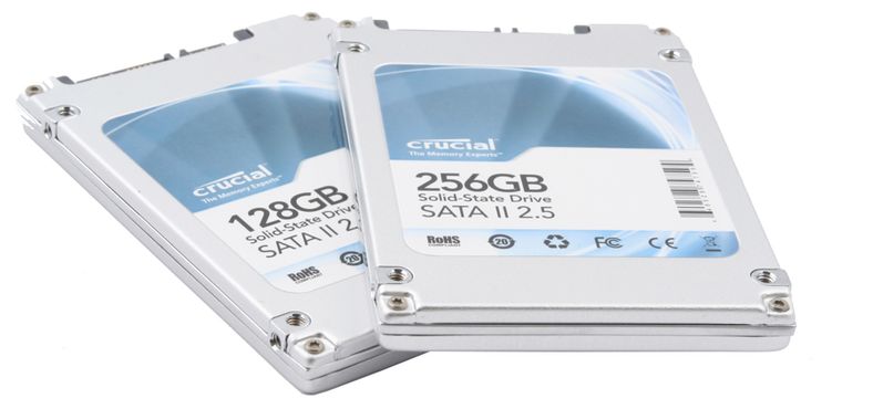 To SSD-er på testbenken