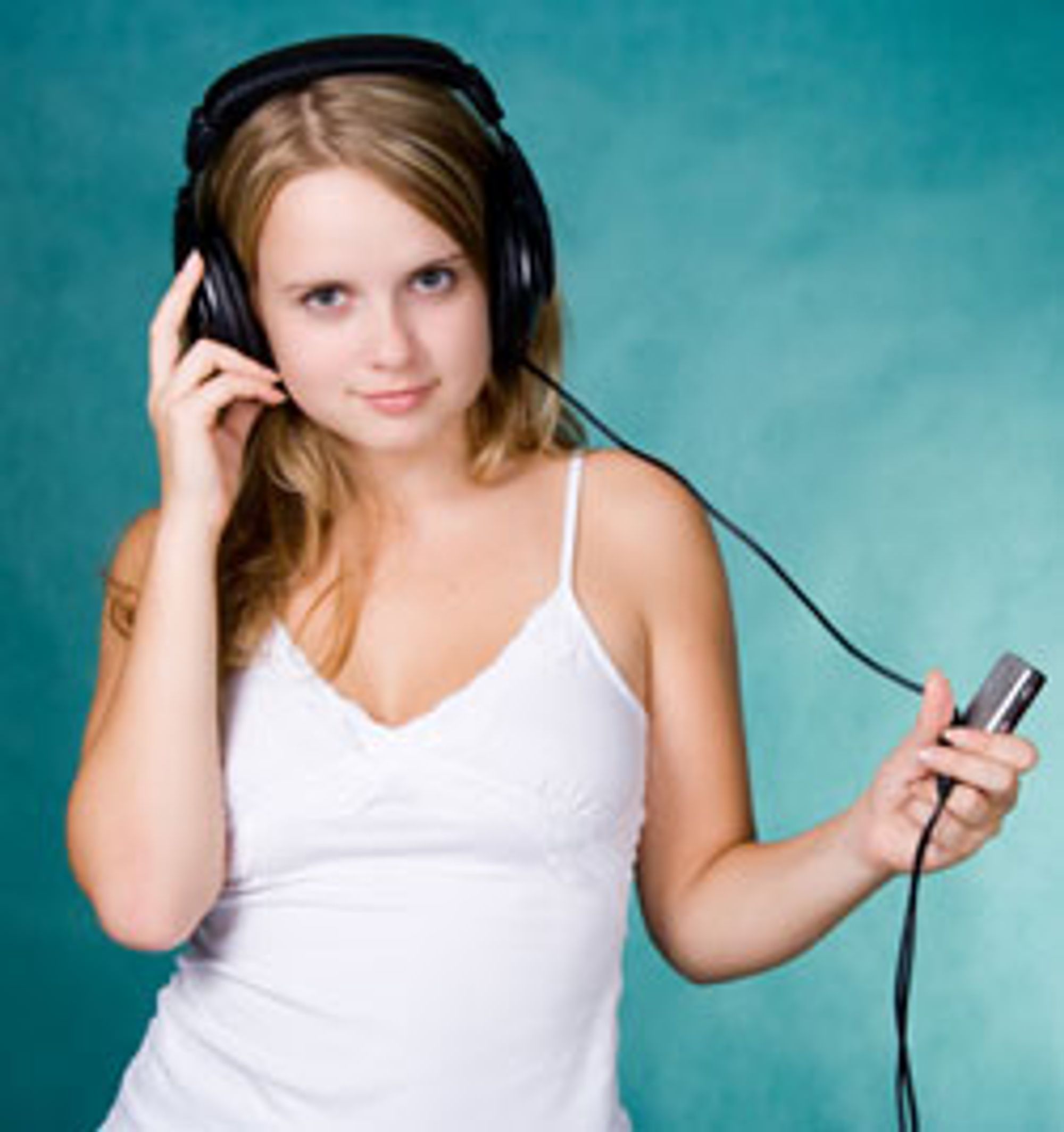 Snart vil du kunne bruke vanlige hodesett til de fleste mobiler. (Foto: Istockphoto)