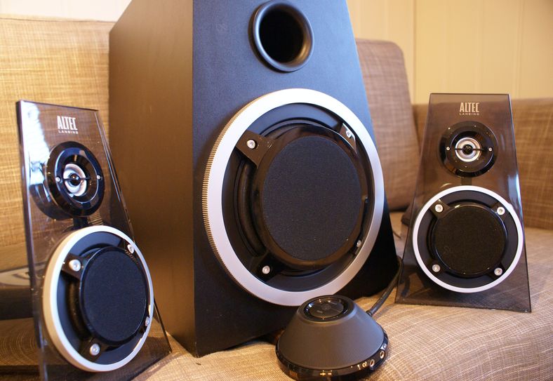 Altec Lansing Expressionist Ultra: Karakteristisk designet 2.1-sett