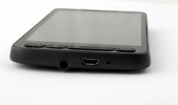 Møt slekta; HTC HD2 var med på å starte skjermkappløpet. Også den kjørte Microsoft-menyer, men den gang var det Windows Mobile 6.5 som gjaldt.