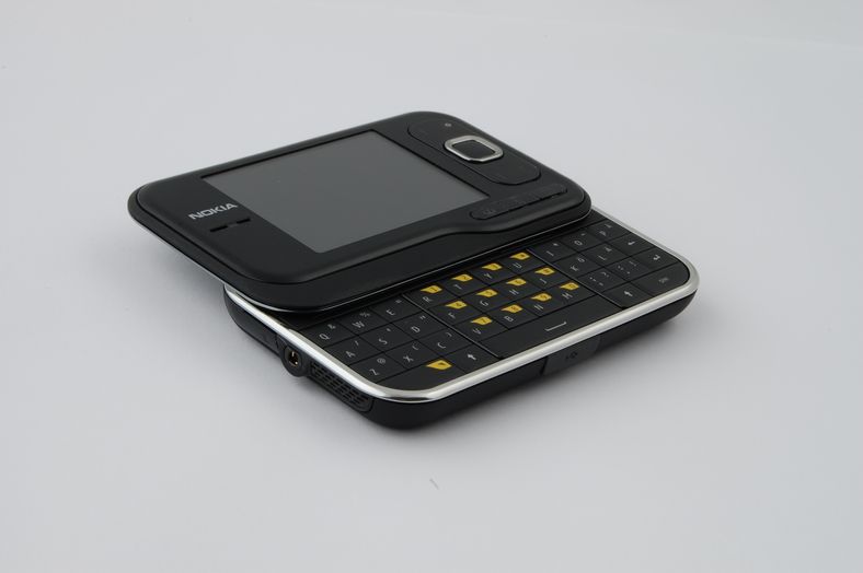 Nokia 6760 Slide