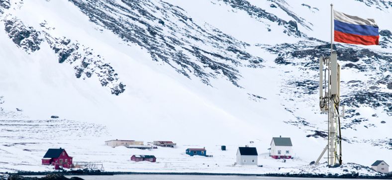 Kirkenes og Finnmark her representert ved noen hus... i Finnmark (Foto: Montasje)