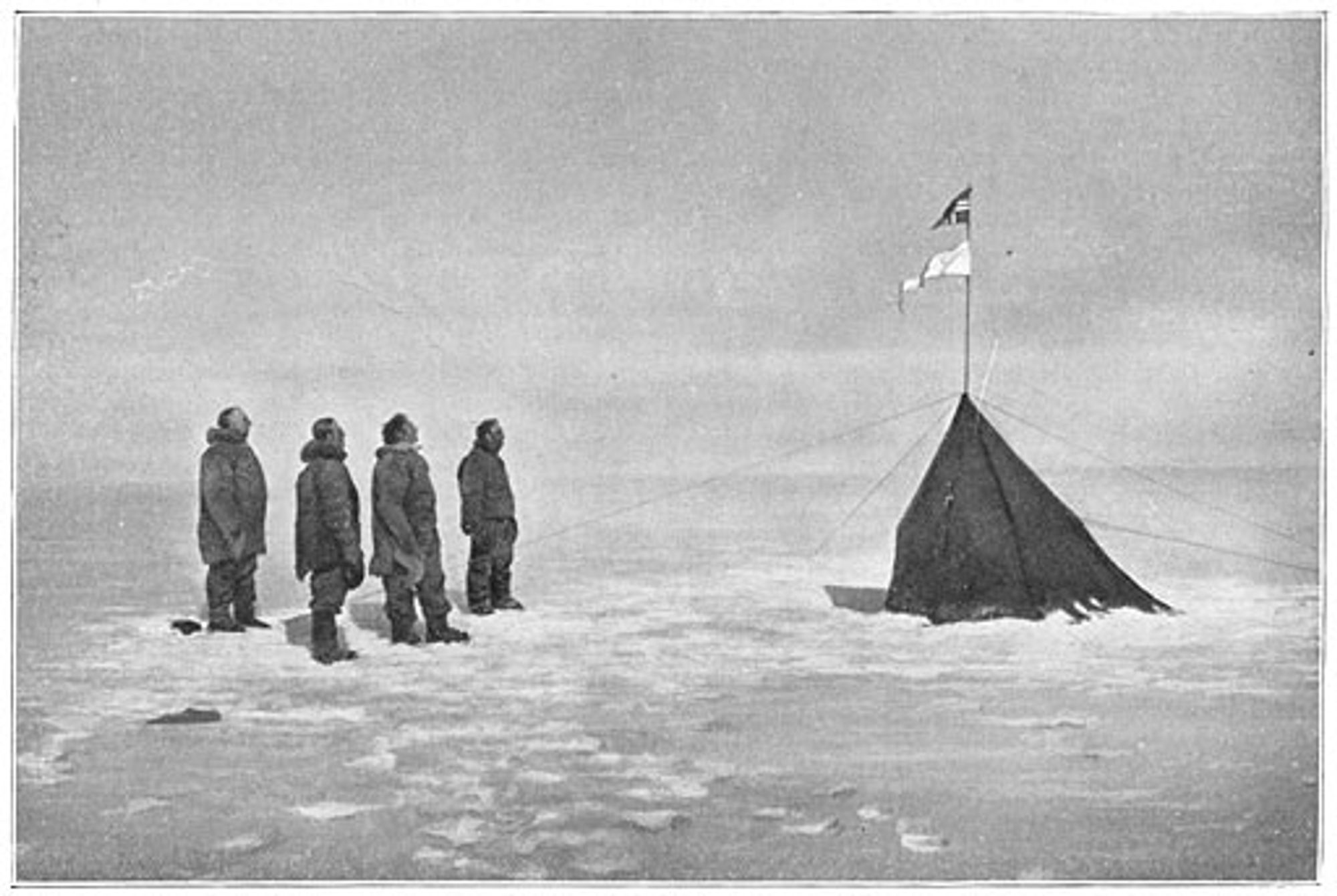 Amundsen på sydpolen, 1911. Hentet fra Wikipedia.