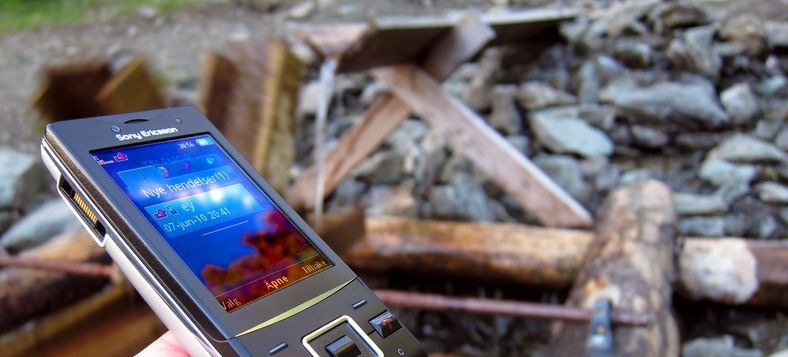 Sony Ericsson Hazel går ikke på vann, men er hakket mindre miljøskadelig enn en vanlig mobiltelefon.