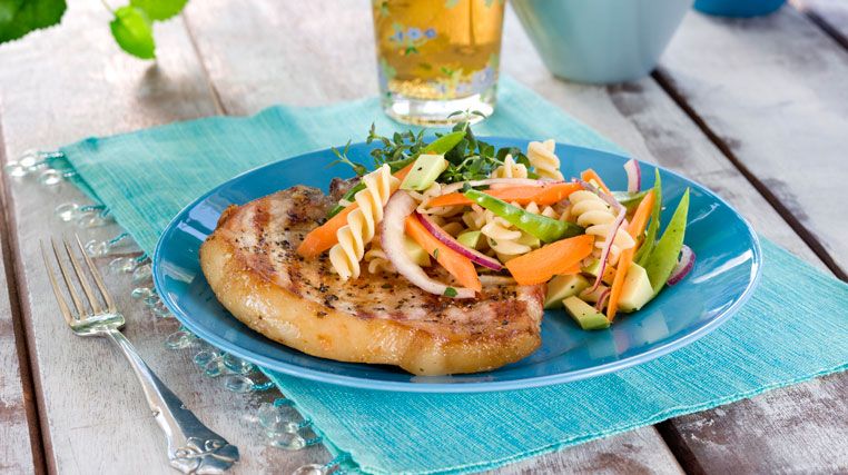 Dagens rett: Sommerkoteletter med pastasalat