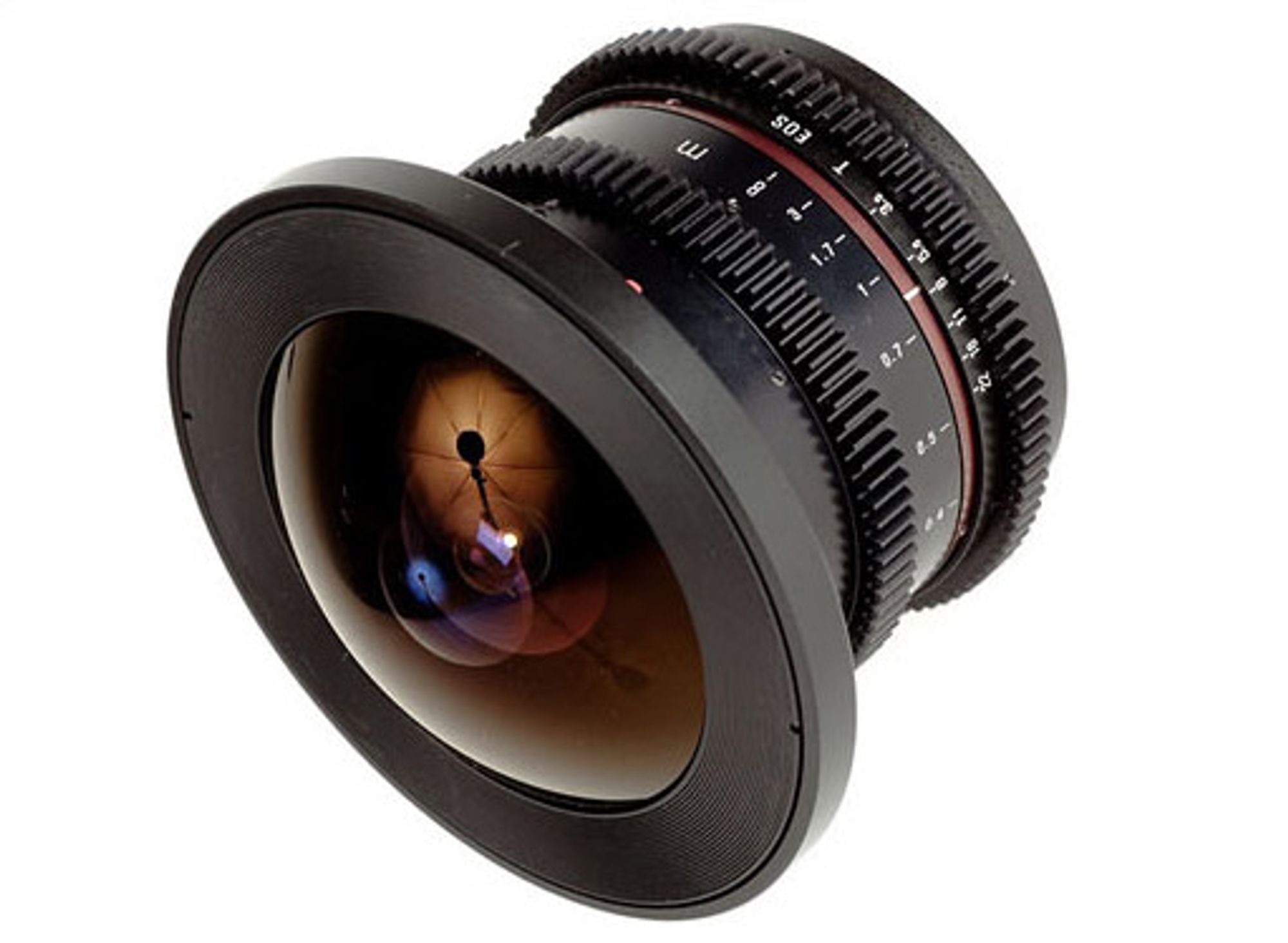 Samyang V-DSLR 8mm f/3,5 er laget for kamera med APS-C-bildebrikke. FOTO: Produsenten.